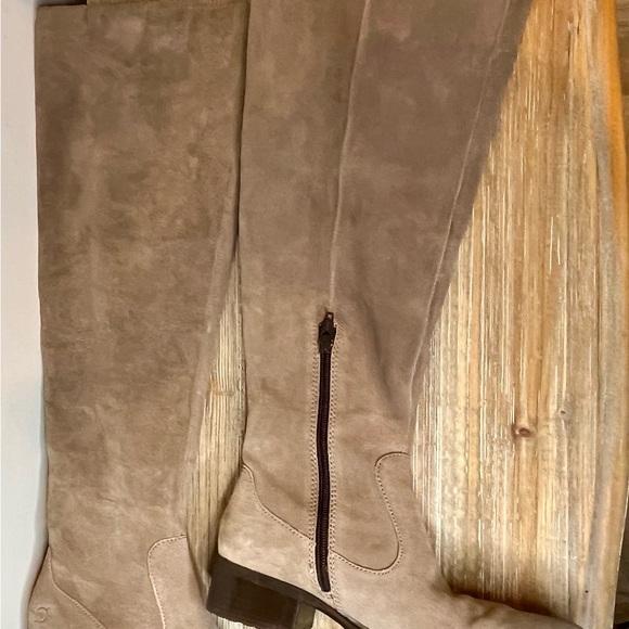 Born Over-The-Knee Suede Tan Boots Size 6 - Picture 4 of 8